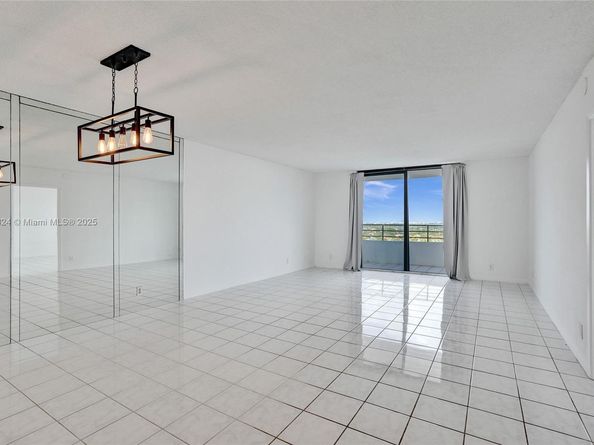 2500 Parkview Dr 1811, Hallandale Beach FL 33009