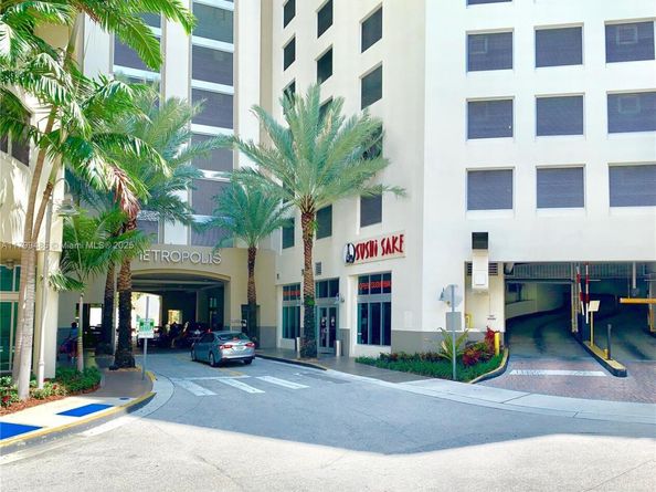 9066 SW 73rd Ct 1504, Miami FL 33156
