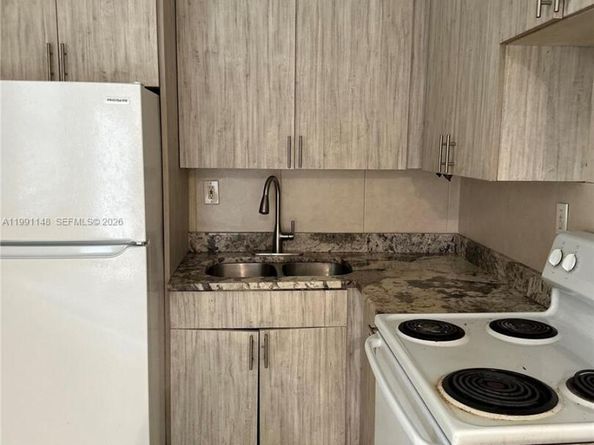 12890 NE 8th Ave 107, North Miami FL 33161