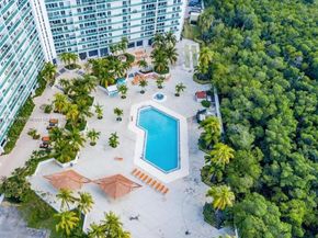 100 Bayview Dr 309, Sunny Isles Beach FL 33160