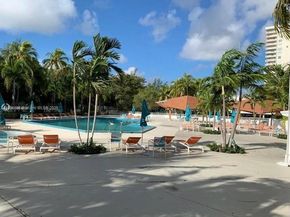 100 Bayview Dr 309, Sunny Isles Beach FL 33160