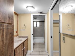 8615 NW 8th St 421, Miami FL 33126