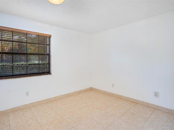 3553 Magellan Cir 3111, Aventura FL 33180