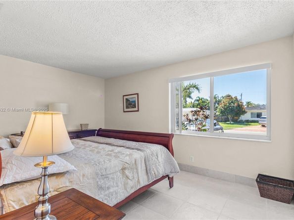 1031 SE 14th Dr, Deerfield Beach FL 33441