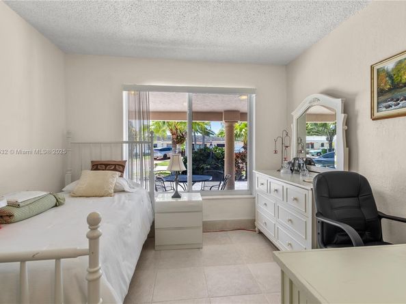 1031 SE 14th Dr, Deerfield Beach FL 33441