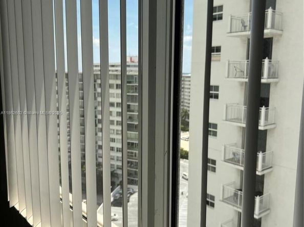 170 SE 14th St 1504, Miami FL 33131