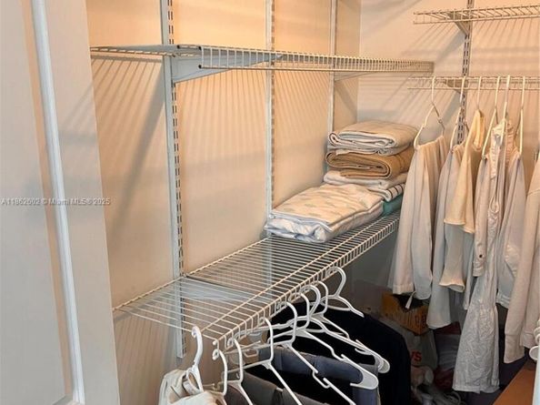 170 SE 14th St 1504, Miami FL 33131