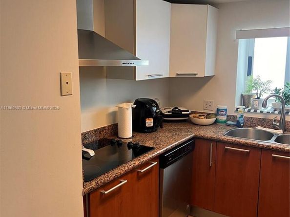 170 SE 14th St 1504, Miami FL 33131