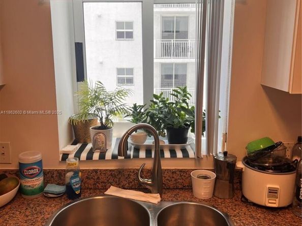 170 SE 14th St 1504, Miami FL 33131