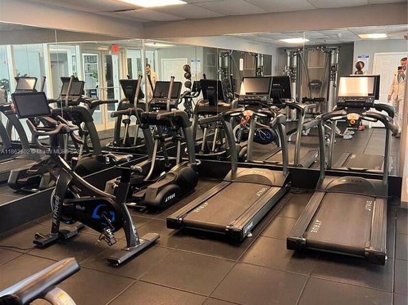 170 SE 14th St 1504, Miami FL 33131