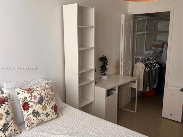 170 SE 14th St 1504, Miami FL 33131