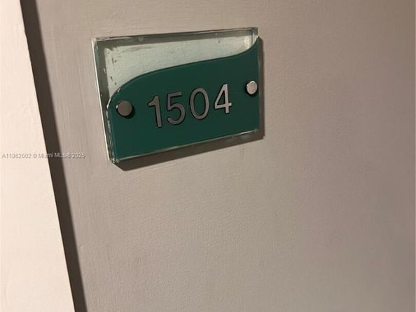 170 SE 14th St 1504, Miami FL 33131