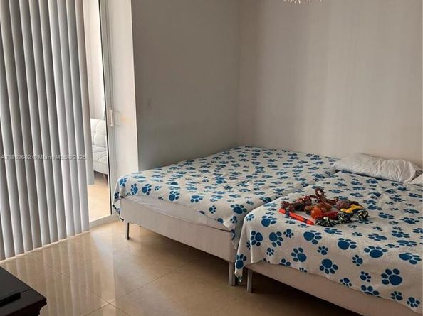 170 SE 14th St 1504, Miami FL 33131