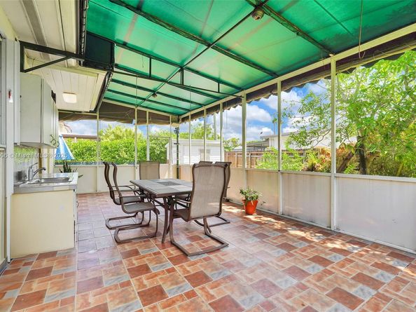 3635 SW 95th Ave, Miami FL 33165