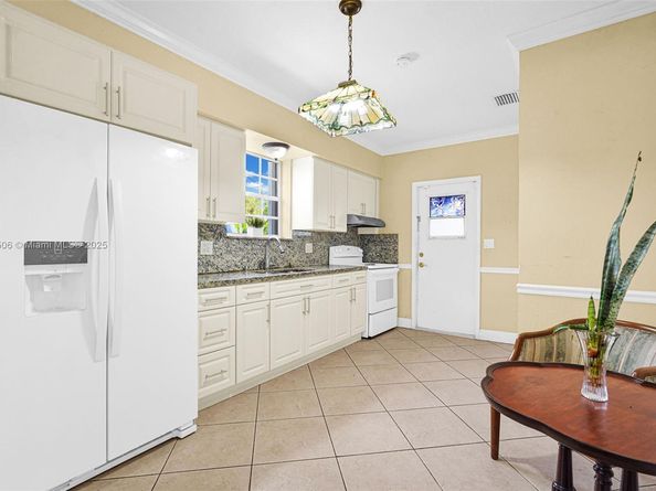 3635 SW 95th Ave, Miami FL 33165