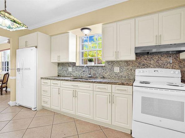 3635 SW 95th Ave, Miami FL 33165