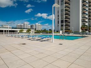 3675 N Country Club Dr 206, Aventura FL 33180