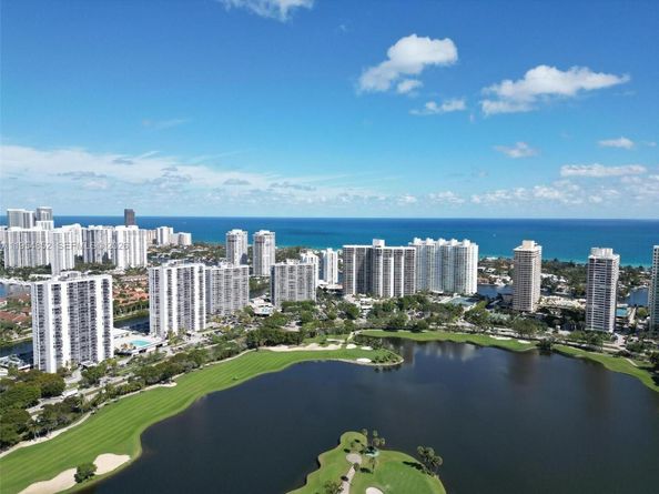 3675 N Country Club Dr 206, Aventura FL 33180