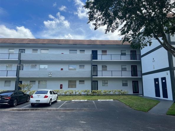 8320 Sands Point Blvd M105, Tamarac FL 33321