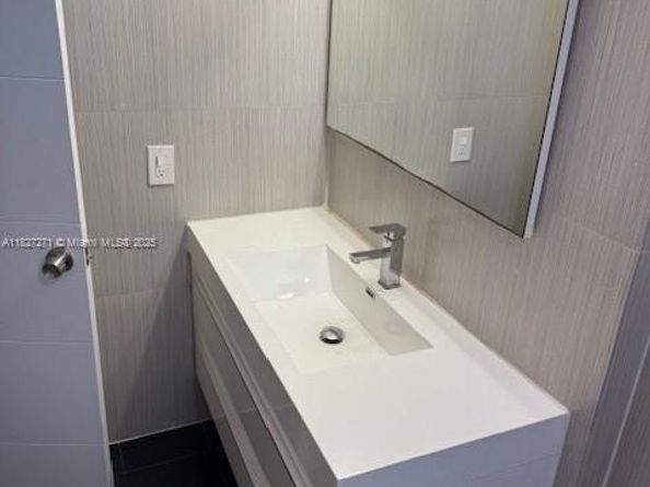 947 Lenox Ave 502, Miami Beach FL 33139