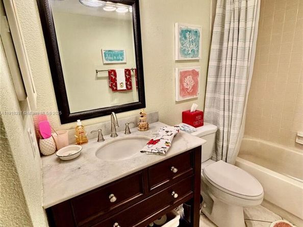 17000 NW 67th Ave 232, Hialeah FL 33015