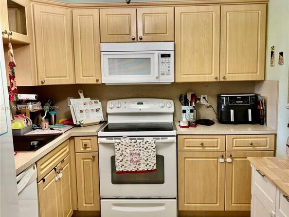 17000 NW 67th Ave 232, Hialeah FL 33015