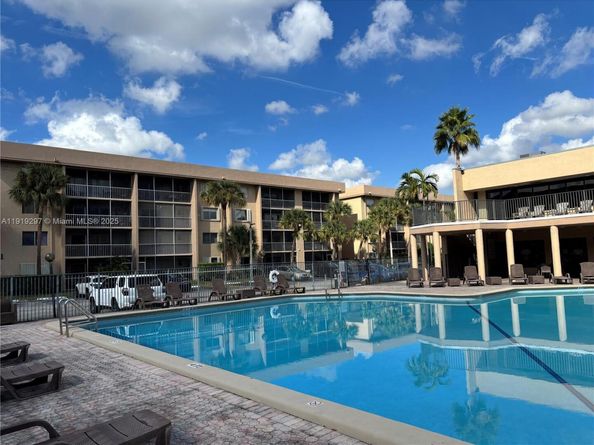 17000 NW 67th Ave 232, Hialeah FL 33015