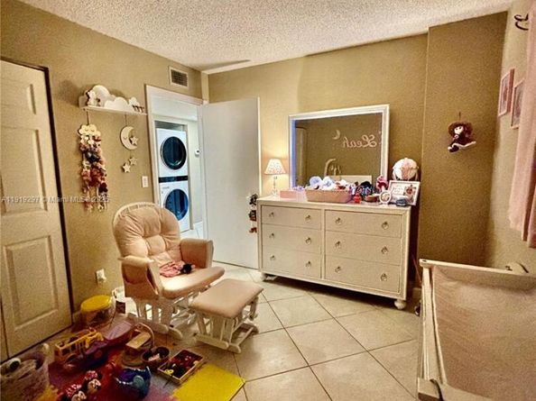 17000 NW 67th Ave 232, Hialeah FL 33015