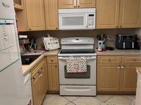 17000 NW 67th Ave 232, Hialeah FL 33015