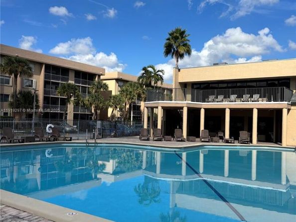 17000 NW 67th Ave 232, Hialeah FL 33015