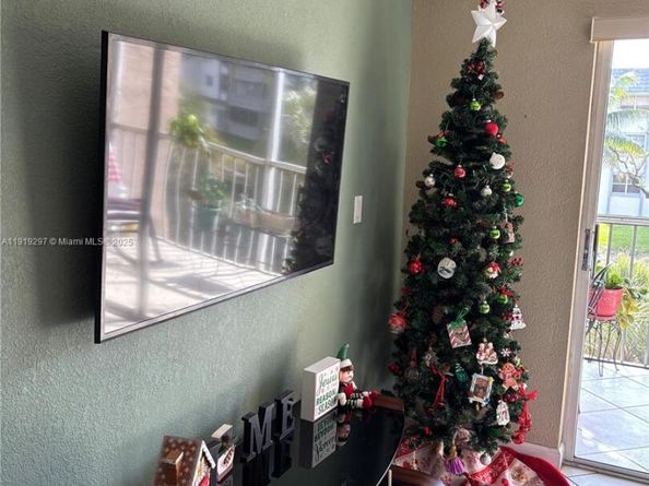17000 NW 67th Ave 232, Hialeah FL 33015