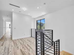 1233 NE 12th Ave, Fort Lauderdale FL 33304