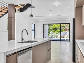 1233 NE 12th Ave, Fort Lauderdale FL 33304