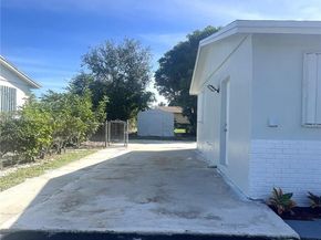 1330 SW 6th Ter, Deerfield Beach FL 33441