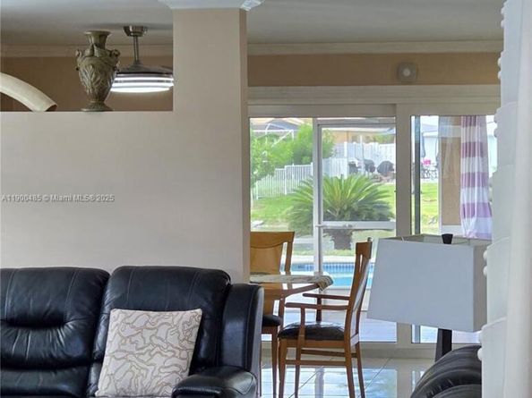 13431 NW 5th Pl, Plantation FL 33325