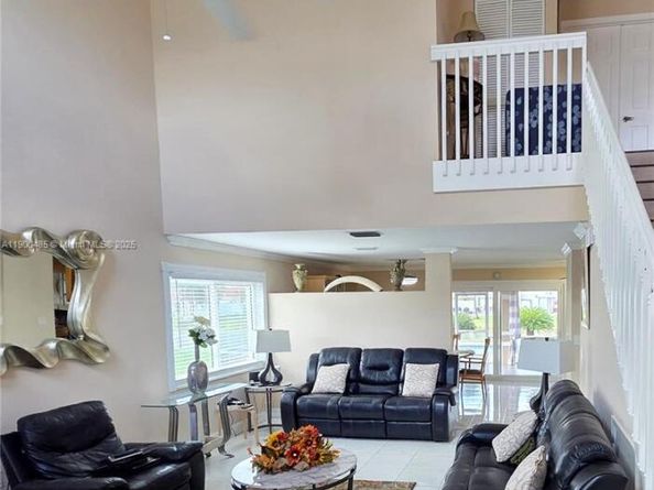 13431 NW 5th Pl, Plantation FL 33325
