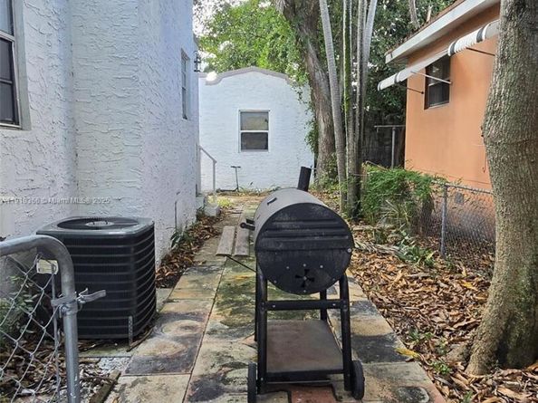 1250 NW 55th St, Miami FL 33142