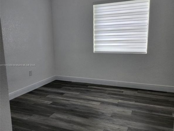 1250 NW 55th St, Miami FL 33142