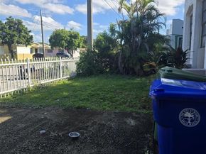 1250 NW 55th St, Miami FL 33142