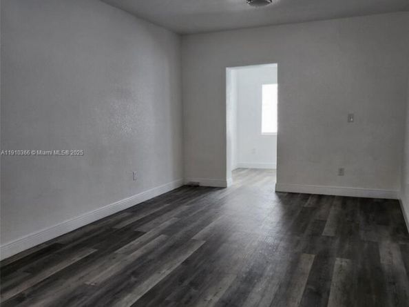 1250 NW 55th St, Miami FL 33142