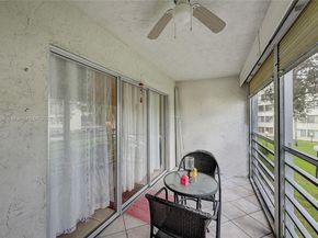 3186 Via Poinciana 203, Lake Worth FL 33467