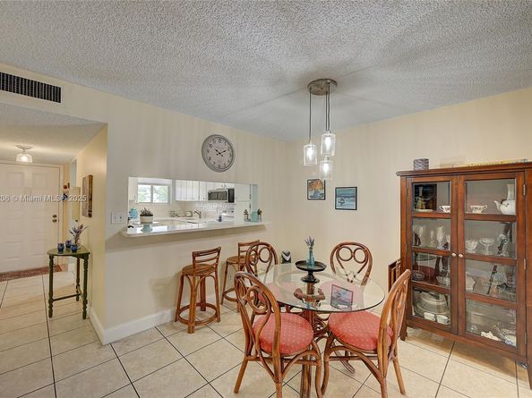 3186 Via Poinciana 203, Lake Worth FL 33467