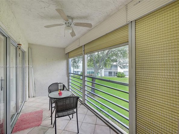3186 Via Poinciana 203, Lake Worth FL 33467