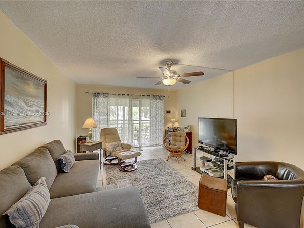 3186 Via Poinciana 203, Lake Worth FL 33467