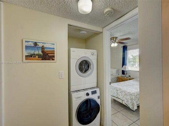 3186 Via Poinciana 203, Lake Worth FL 33467