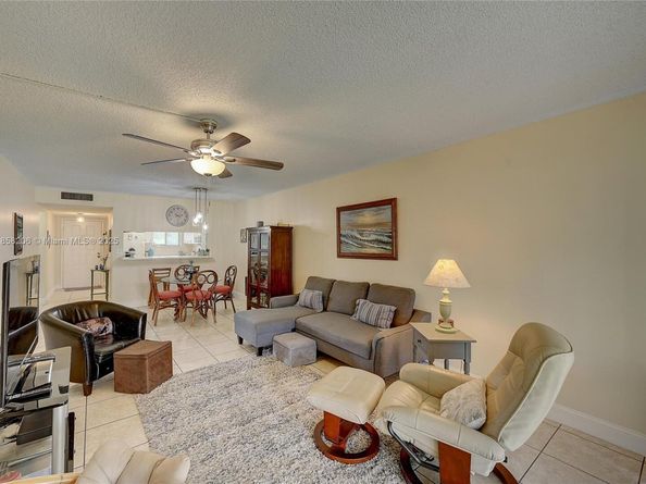 3186 Via Poinciana 203, Lake Worth FL 33467