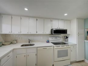 3186 Via Poinciana 203, Lake Worth FL 33467