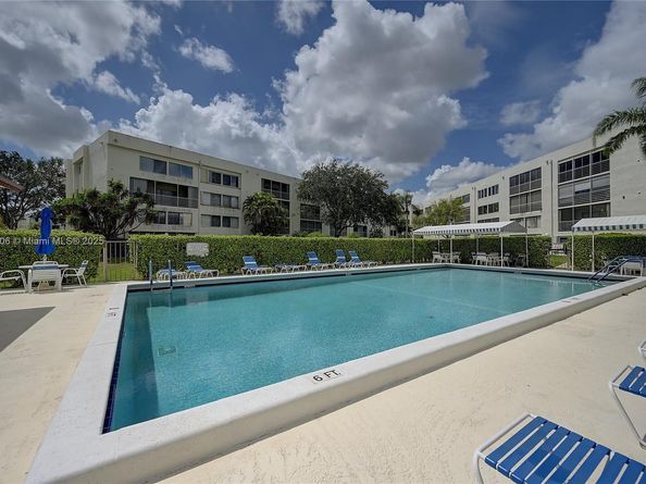 3186 Via Poinciana 203, Lake Worth FL 33467