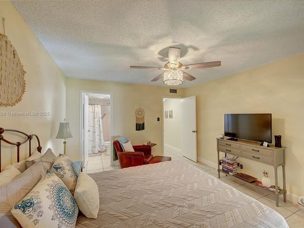 3186 Via Poinciana 203, Lake Worth FL 33467