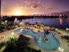 2641 N Flamingo Rd TH5N, Sunrise FL 33323